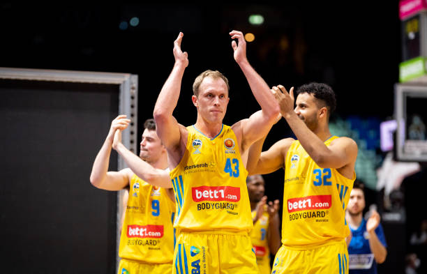 人晋级西决 人晋级西决