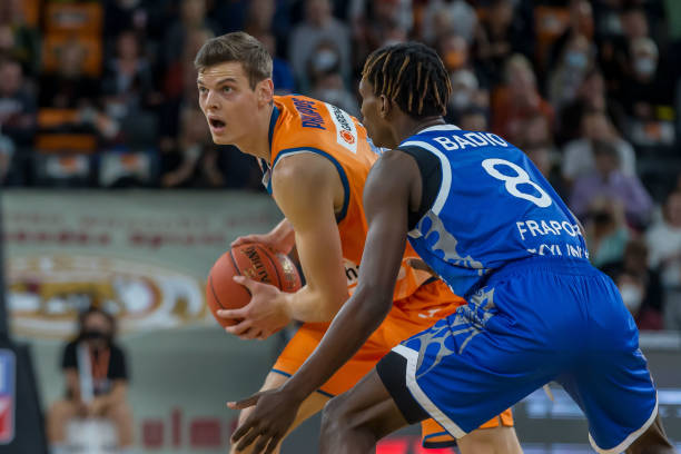 展提供了审 展提供了审